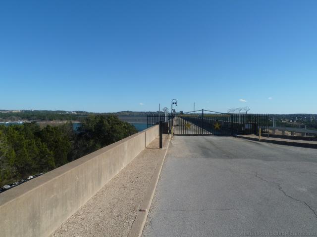 Gate closed on Mansfield Dam bridge.jpg